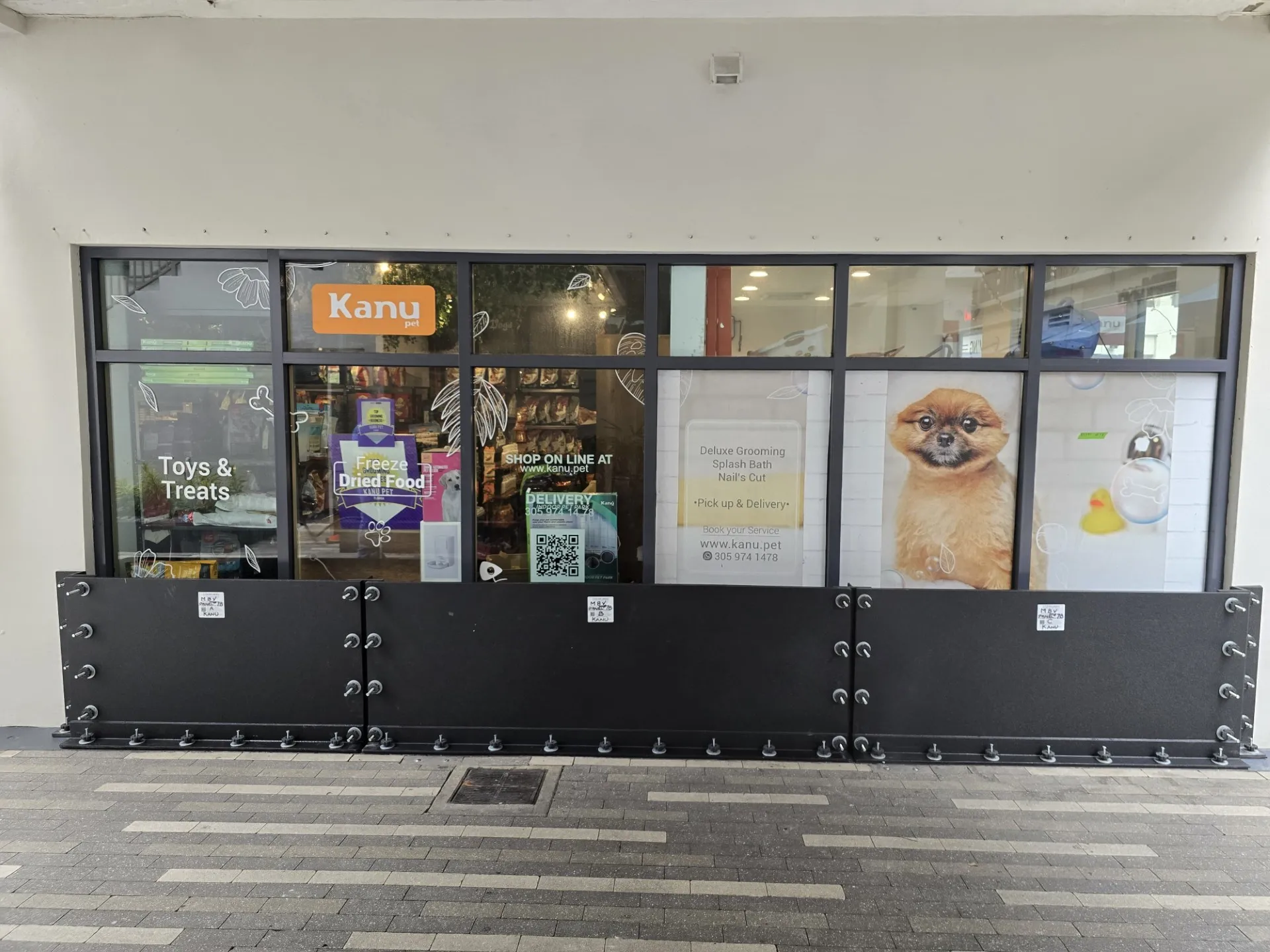Commercial retail flood protection installation