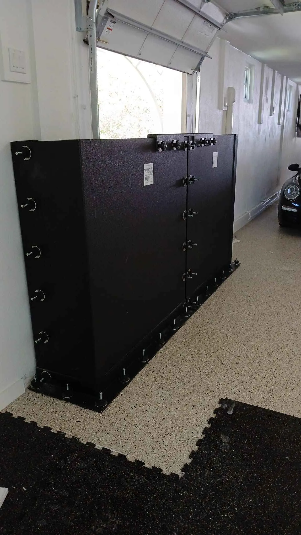 Residential flood barrier
